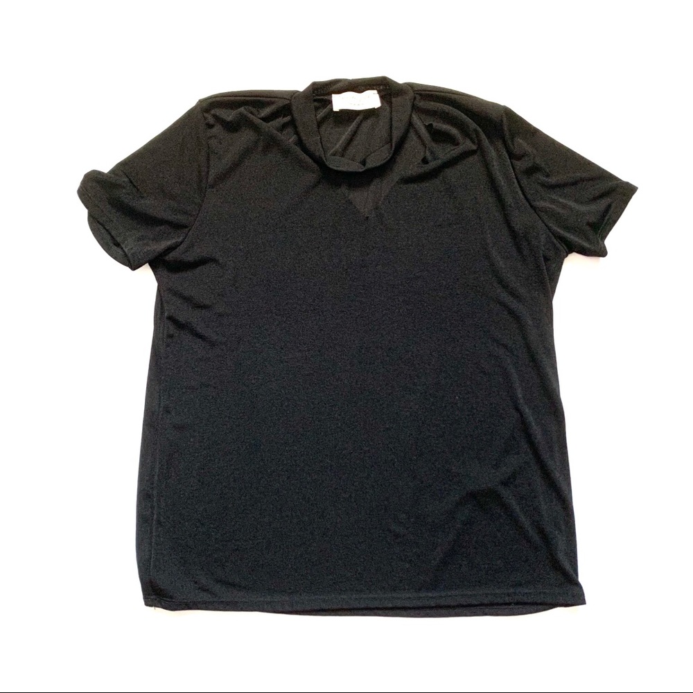 Black choker v-neck short sleeve top